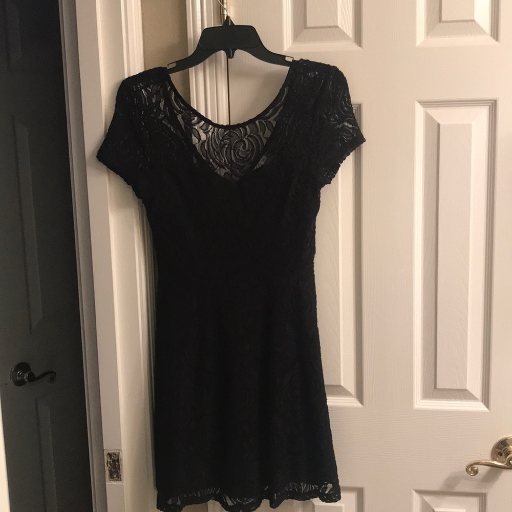 Black dress from Alrar’d State